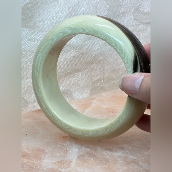 Women’s Elegant Cream and Brown Bangle Bracelet fits 6.5 Statement - Picture 6 of 8